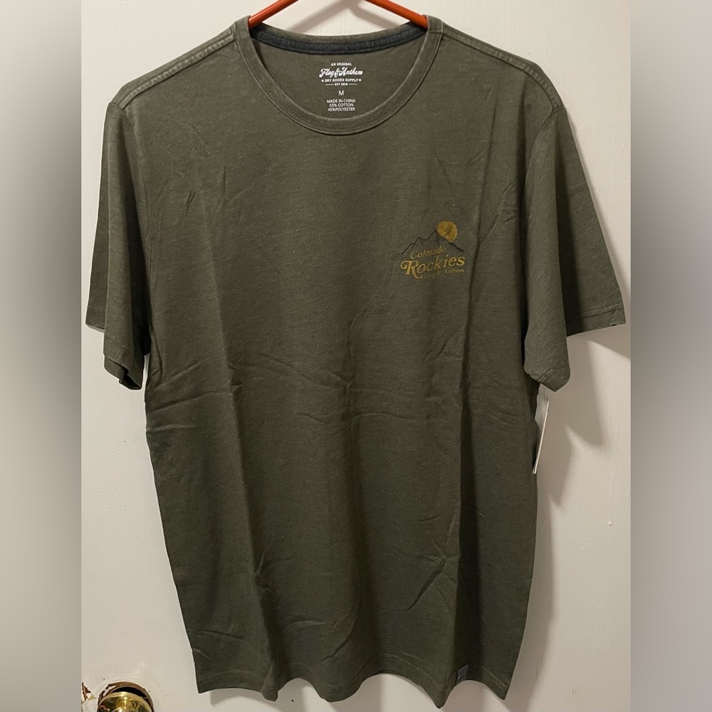 Flag & Anthem Men’s Short Sleeve Colorado Rockies Graphic Tee Color Olive Medium